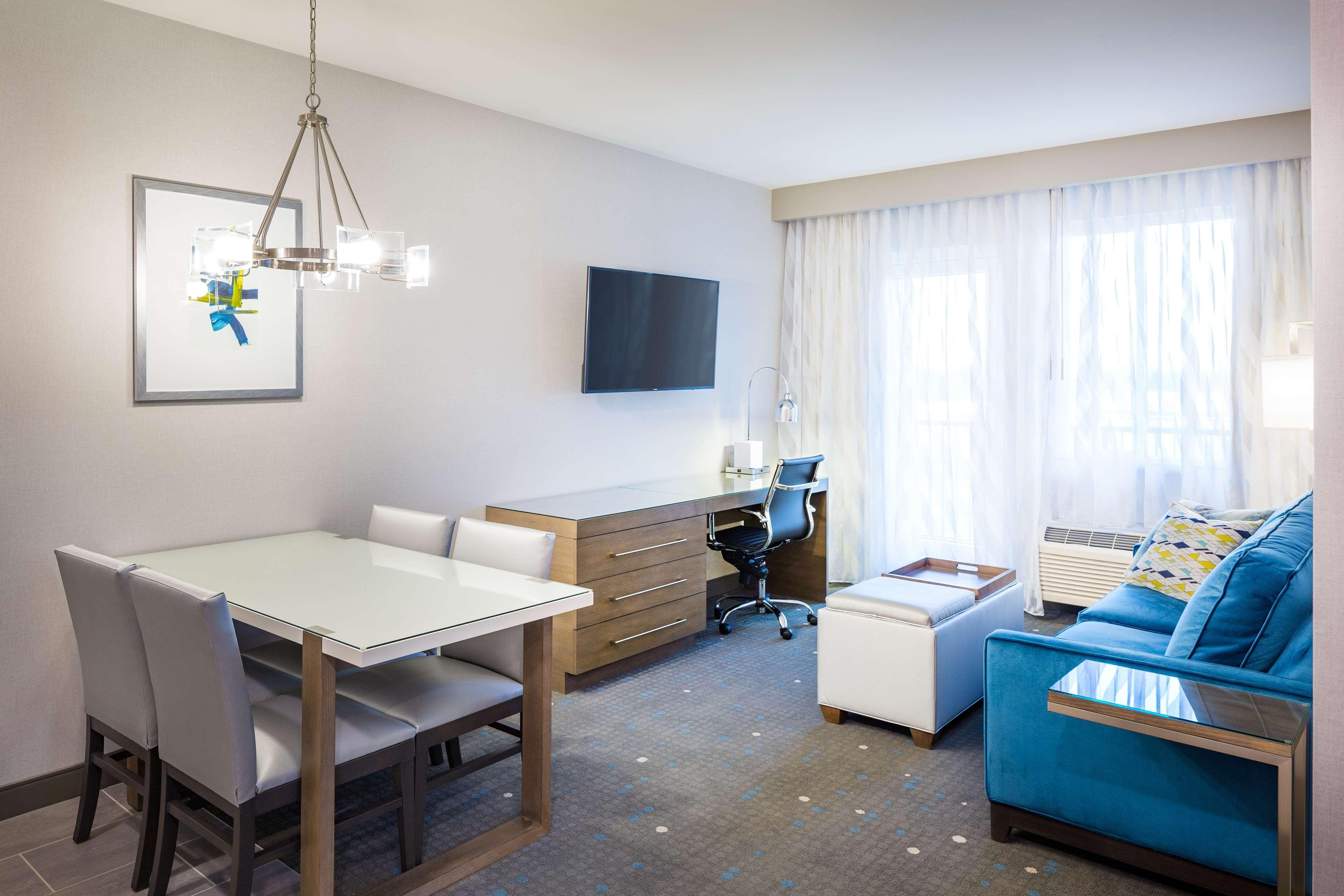 Best Western Premier Hotel At Fisher'S Landing Vancouver Exterior foto